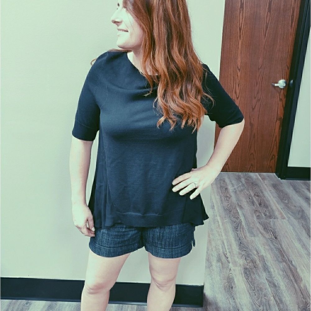 St. John Oversized Swing Style High/Low Top Sz M